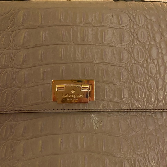 Like New Condition grey croc embossed leather KATE SPADE purse - Picture 3 of 6
